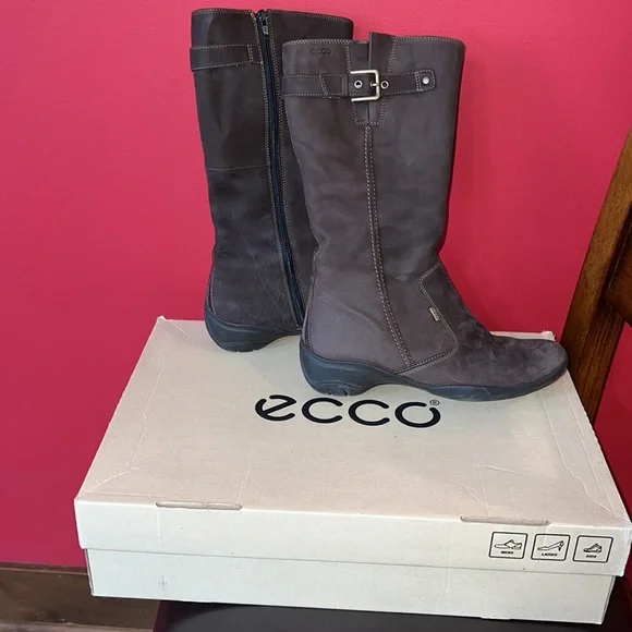 Ecco Gortex Leather Boot Size 39 (8/8.5) - Picture 2 of 12